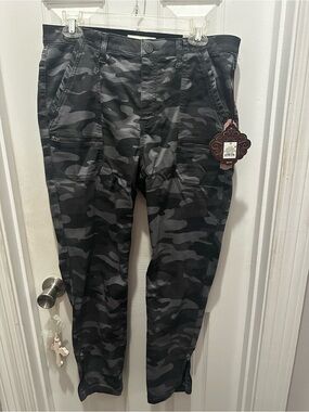 Knox Rose Gray Black Camo Stretch Jeans